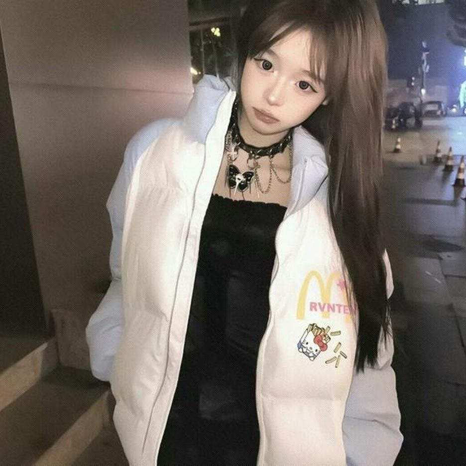 氛围感美女｜碎花连衣裙的早春搭配
