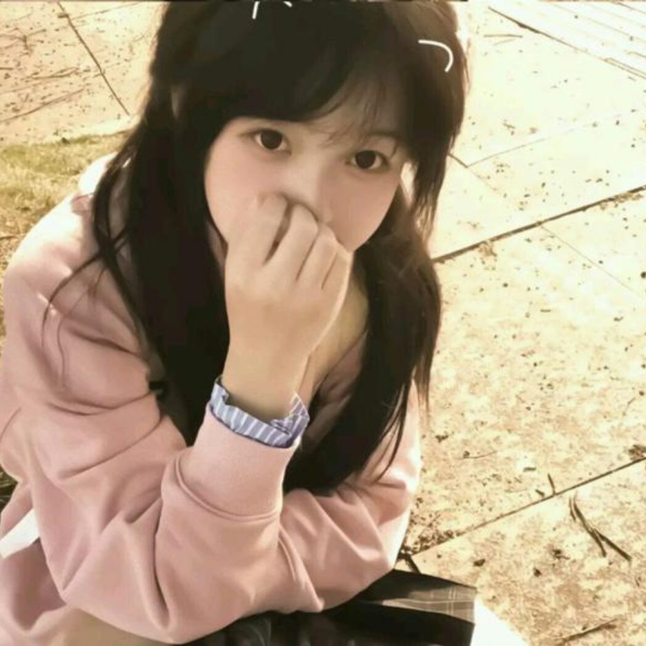 氛围感美女｜唱片店的高级感瞬间