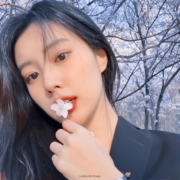 美女日常｜咖啡馆里的生活碎片