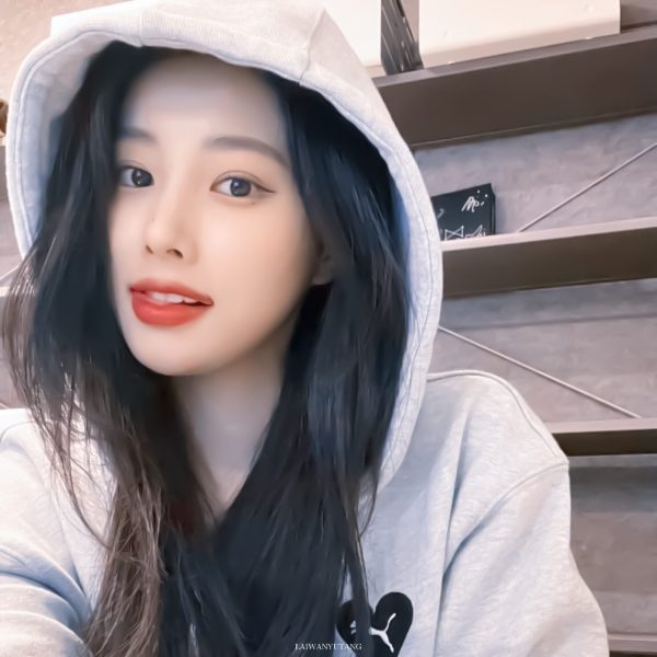 美女日常｜卫衣套装搭拍立得日常