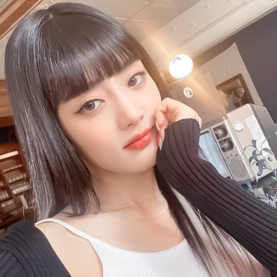 美女日常｜唱片店里的胶片感时光