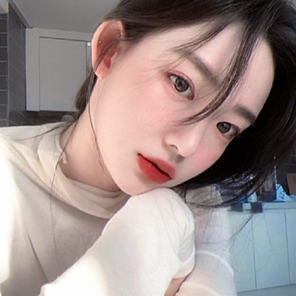 美女日常｜书店的清新瞬间