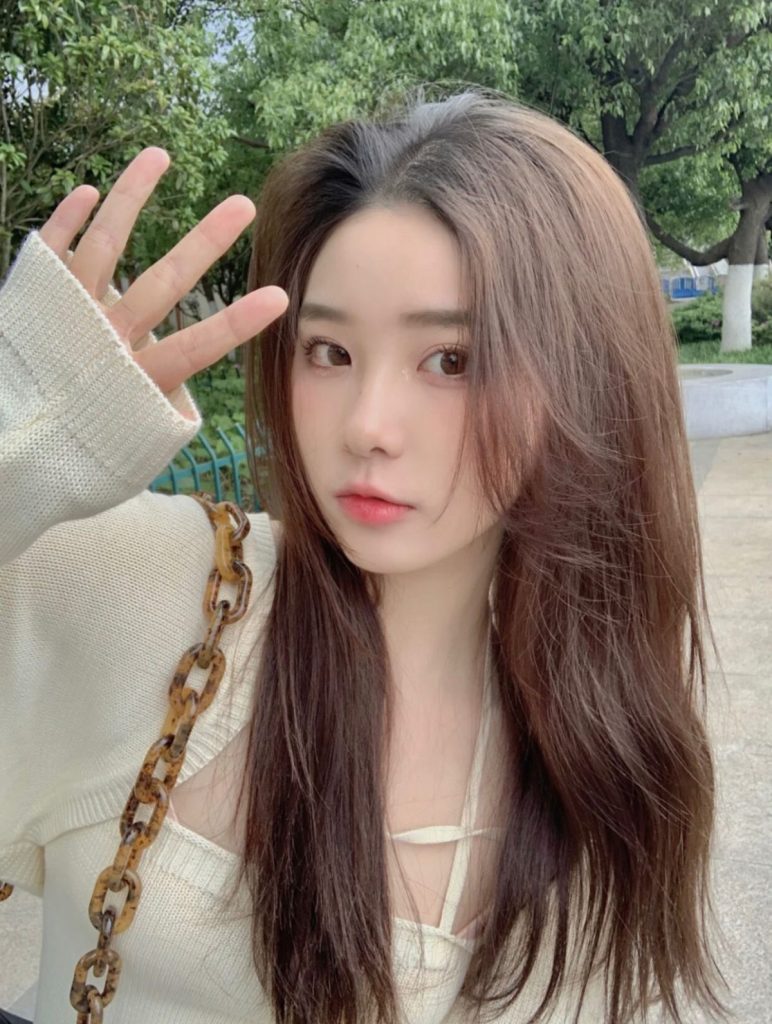 少女生活照｜简约T恤+短裤搭花花日常
