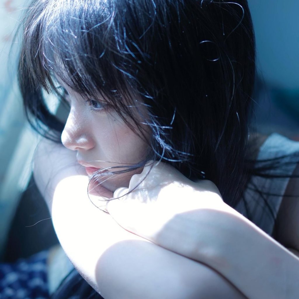 美女｜微醺感感的冬日暖阳生活