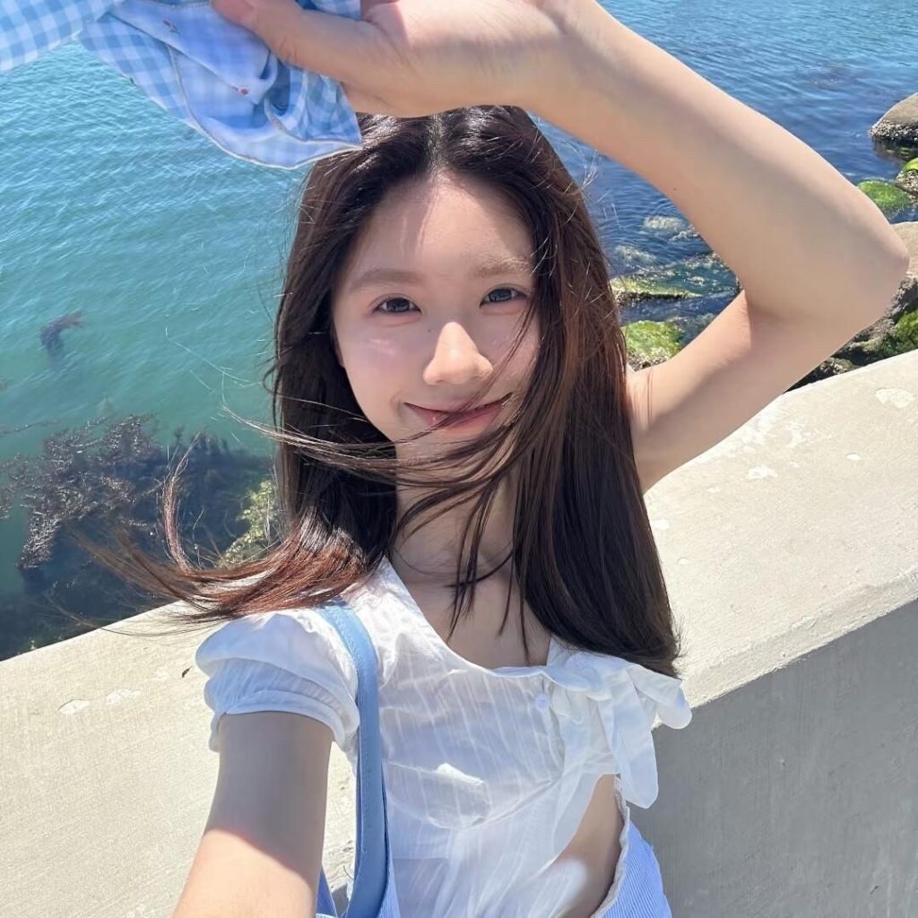 美女｜校园里的秋末小确幸