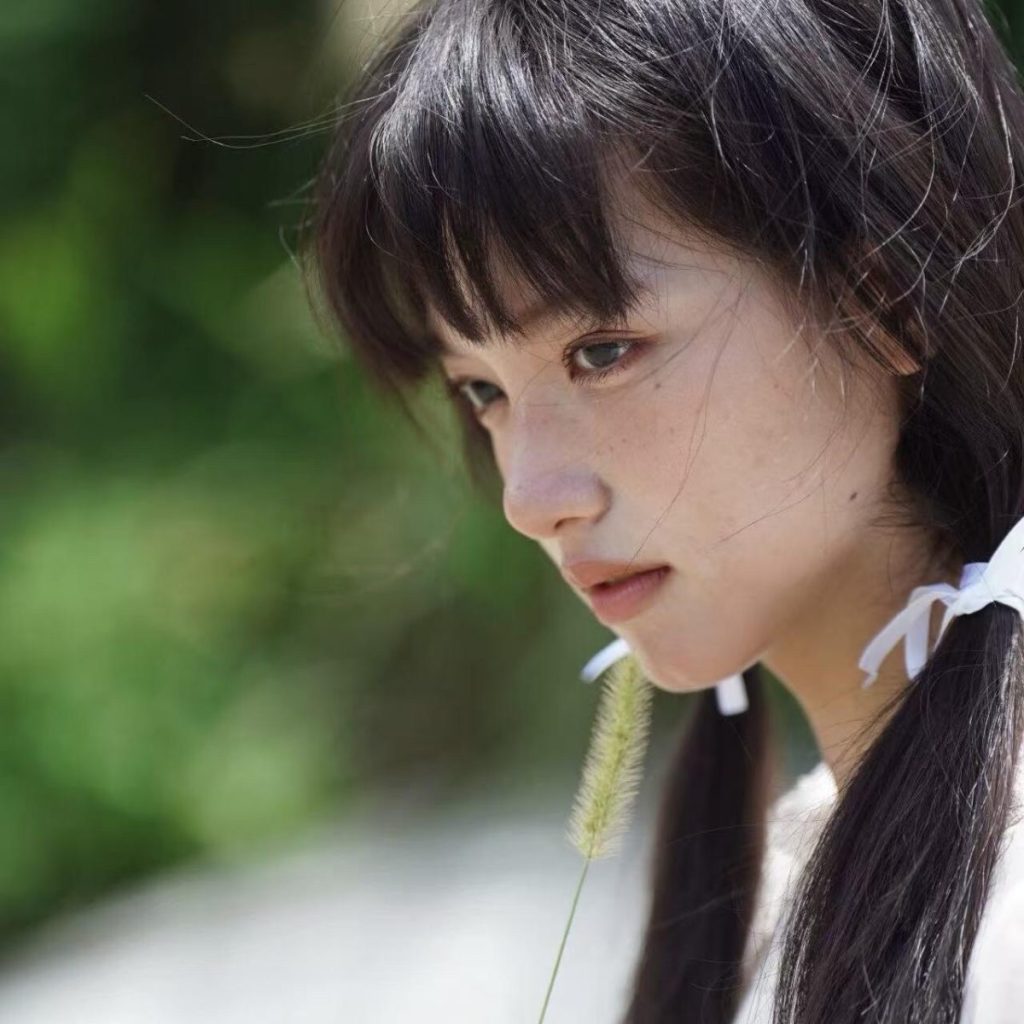 美女｜空气中都是温柔的味道感的唱片店记录